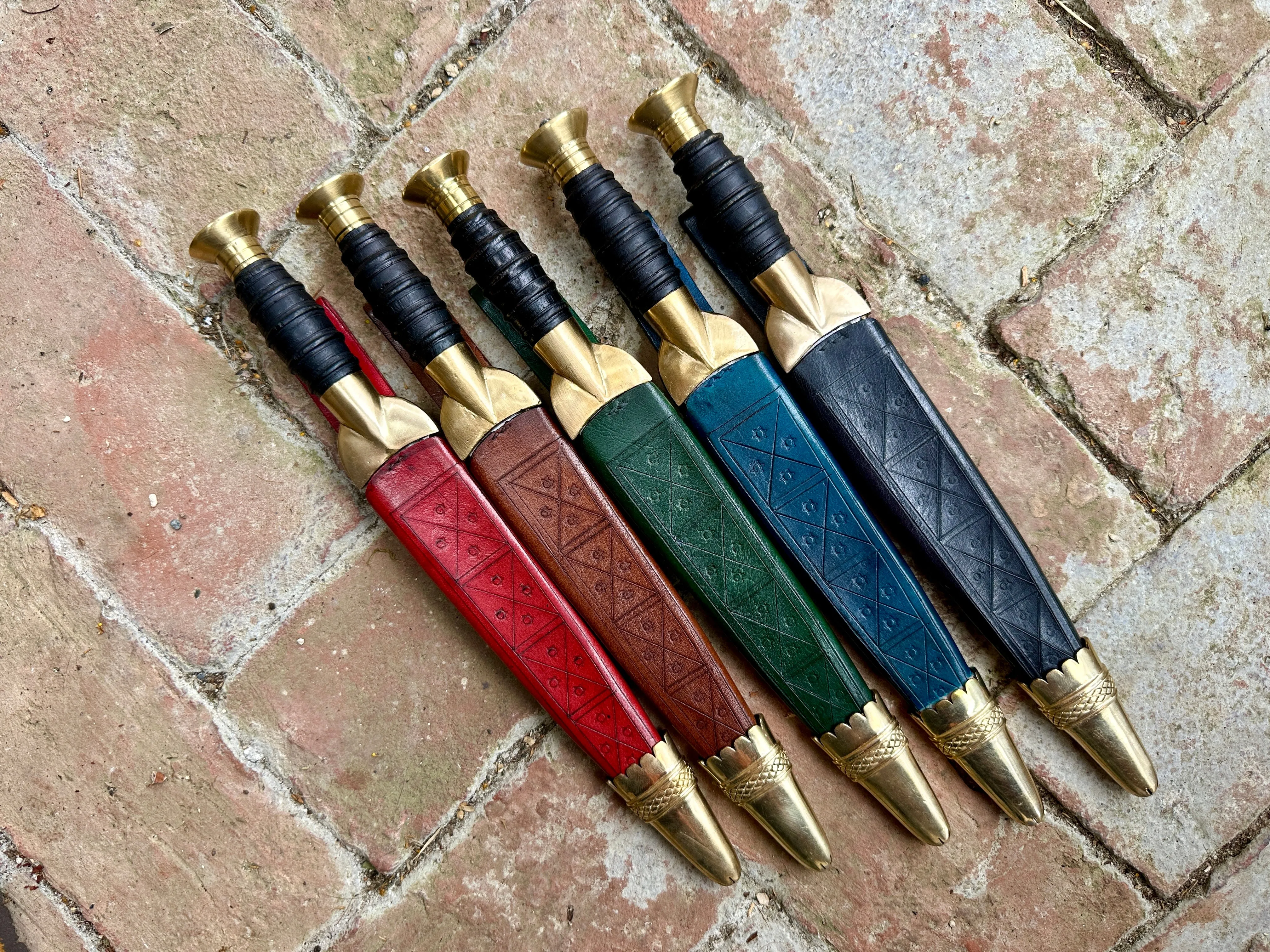 18thC Short Brass and Wood Dirk