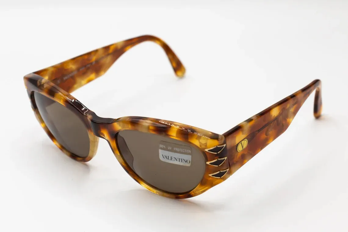 DS04 – Valentino Glamorous Sunglasses Cat Eye Thick Tortoise V640.