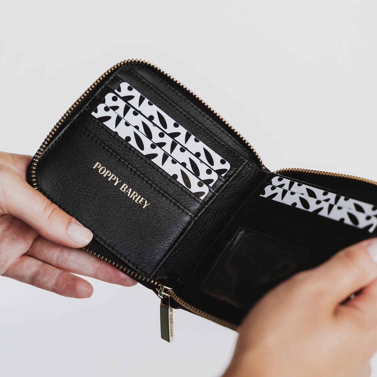 The Small Zip Around Wallet 2.0 Black